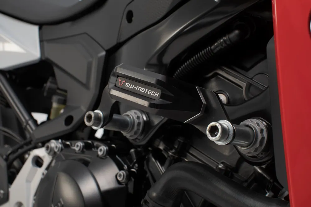 Originální BMW F 900 R (19-), K83 - padací protektory SW-Motech STP.07.590.10900/B | HZmoto - vše pro motorkáře a jejich stroje