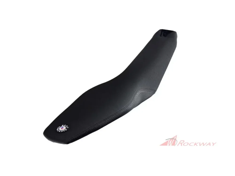 Kompletní sedlo Seat Concepts Comfort XL | KTM (2022) SX-F Factory Edition | (2023+) XC/SX/SXF/XCF | (2024+) EXC/EXCF/XCW/XCFW- Kompletní sedlo/Možnosti potahu: Black Carbon Fiber Sides / Black Sandpaper Top - Černé prošívání Expresní Doručení