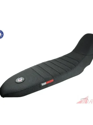 Kompletní sedlo Seat Concepts RALLY - HARD Adventure 2.0 (1-dílný) | Yamaha T700 (2019-2024)- Kompletní sedlo/Možnosti potahu: Black Wire Sides / Black Wire Top / Black Wire Ribs Značkový
