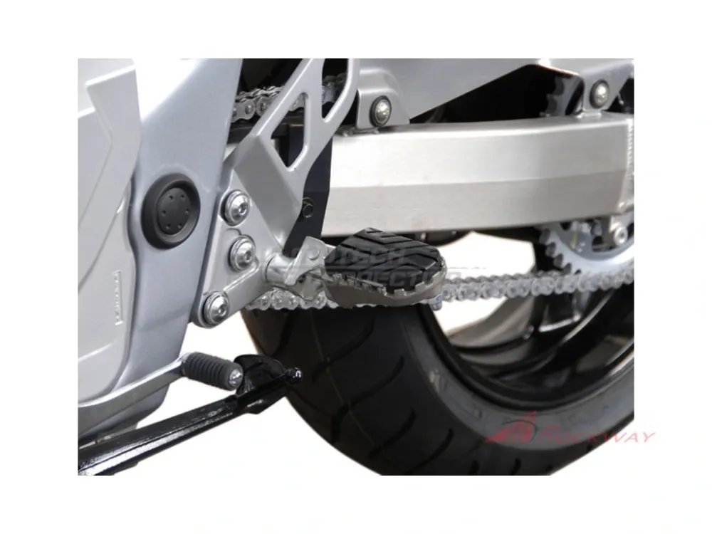SW-Motech - stupačky - sada SUZUKI GSR600 / GSF1250/S / GSX650/1250F- 5A Akční Nabídka